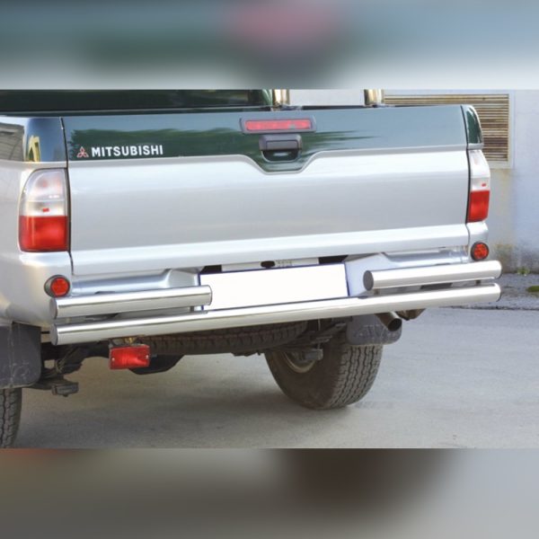 PROTECTION ARRIERE DOUBLE INOX SUR MITSUBISHI L200 1993-2006