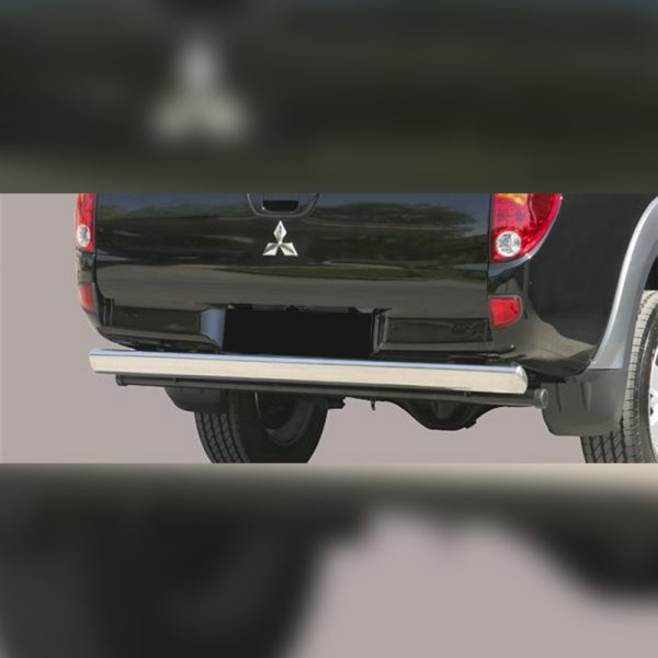 PROTECTION ARRIERE INOX SUR MITSUBISHI L200 2006-2009 (DOUBLE CABINE)